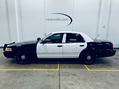 Used 2011 Ford Crown Victoria Police Interceptor image 4