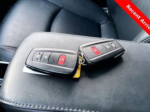 Certified 2017 Toyota Prius Four Touring w/ Premium Convenience Package image 35