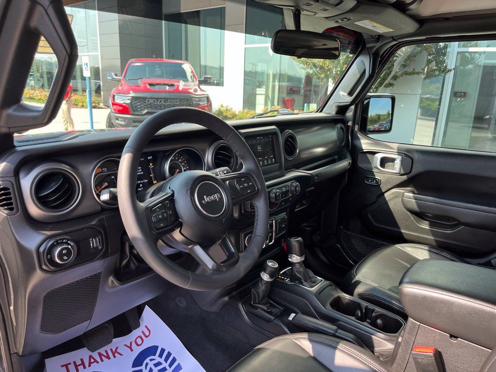 Used 2023 Jeep Gladiator Mojave AWD/4WD image 7