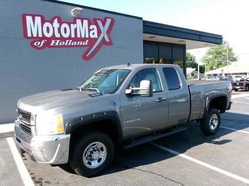 Used 2009 Chevrolet Silverado 2500 LT RWD image 2
