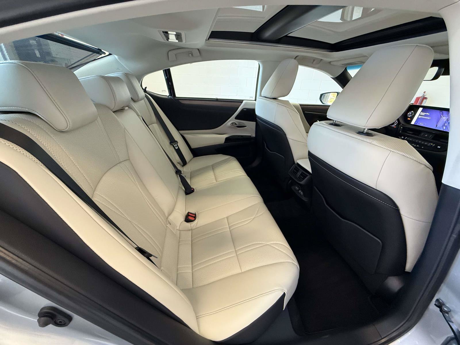 Certified 2024 Lexus ES 350 Ultra Luxury FWD image 16