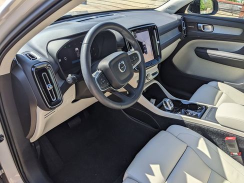 Certified 2024 Volvo XC40 B5 Ultimate w/ Climate Package AWD/4WD image 8