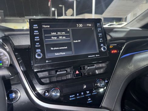 Used 2021 Toyota Camry XLE image 28