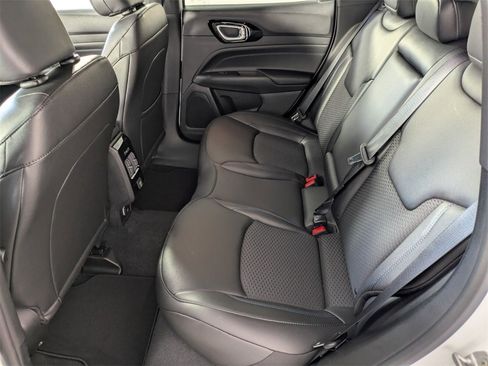 New 2026 Jeep Compass Latitude image 12