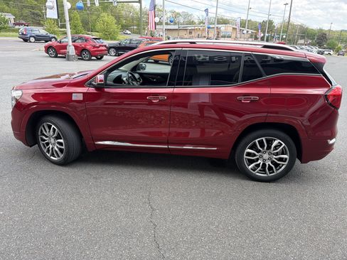Used 2023 GMC Terrain Denali w/ Denali Premium Package AWD/4WD image 5