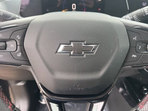 Used 2025 Chevrolet Trax RS w/ Driver Confidence Package image 18