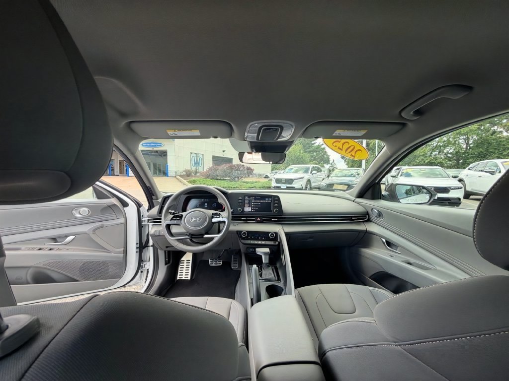 Used 2025 Hyundai Elantra Sport FWD image 27