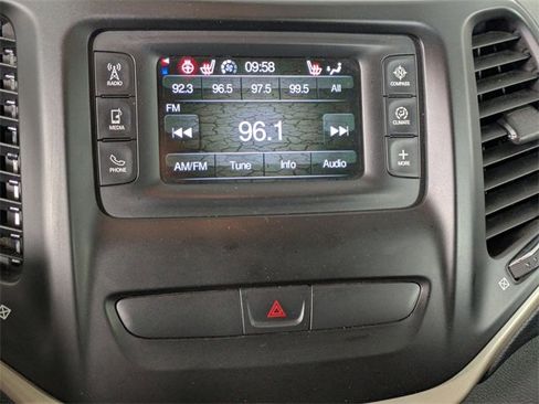 Used 2015 Jeep Cherokee Latitude w/ Cold Weather Group image 18