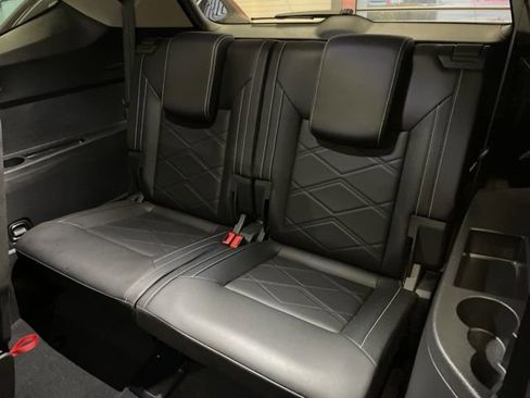 Certified 2025 Volkswagen Atlas SE image 9