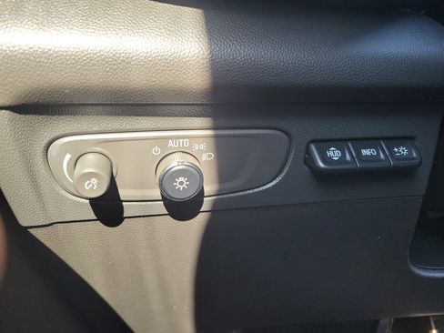 Used 2023 Buick Envision Essence w/ Technology Package I image 34