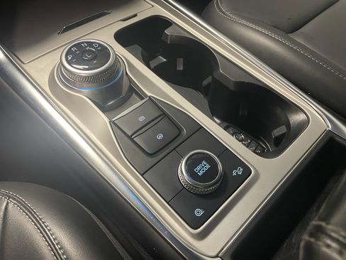 Used 2022 Ford Explorer XLT w/ Equipment Group 202A image 15