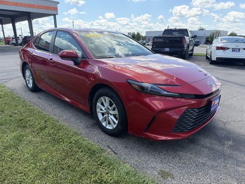 Used 2025 Toyota Camry LE AWD/4WD image 7