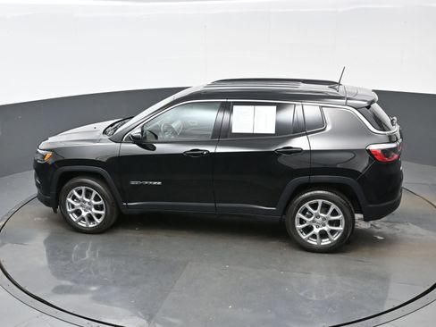 Used 2022 Jeep Compass Latitude image 33