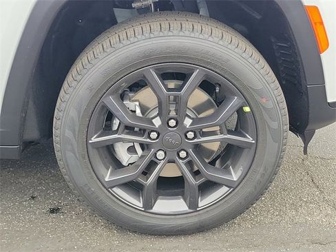 New 2025 Jeep Grand Cherokee L Limited image 5