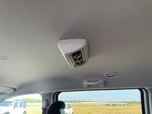 Used 2013 Dodge Grand Caravan SE FWD image 16