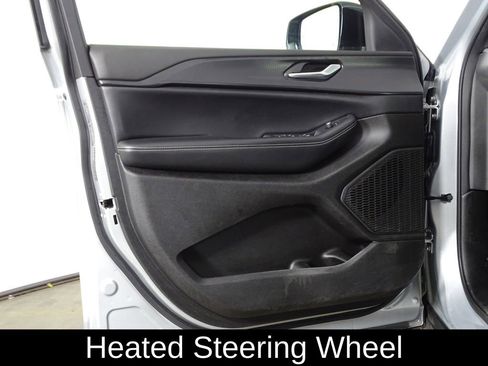 Used 2023 Jeep Grand Cherokee L Laredo image 17