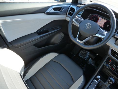 Certified 2025 Volkswagen Taos SEL image 9