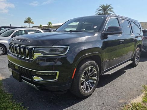 Used 2024 Jeep Wagoneer L Series II w/ Flexible Seating Group AWD/4WD image 5