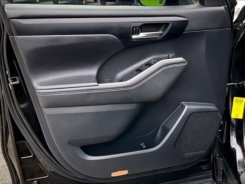 Used 2020 Toyota Highlander XLE image 21