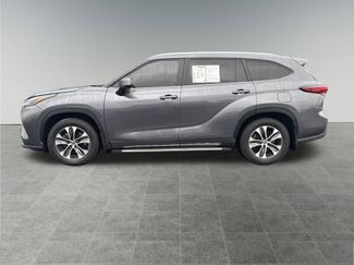 Used 2023 Toyota Highlander XLE video 2
