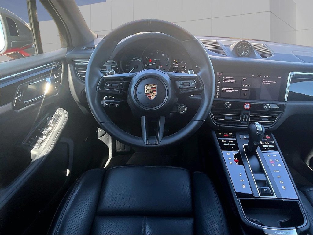 Certified 2026 Porsche Macan AWD/4WD image 13