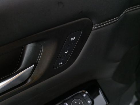 Used 2023 Nissan Pathfinder Platinum image 15