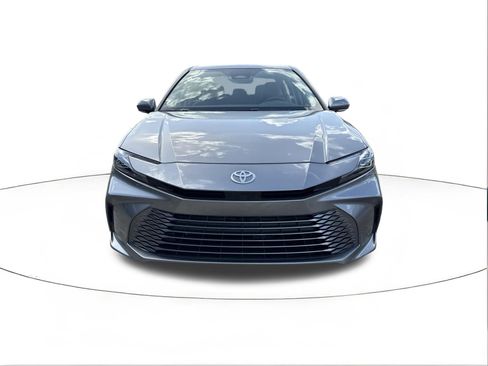 Used 2025 Toyota Camry XLE FWD image 8