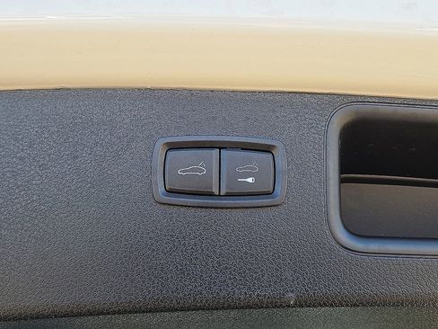 Used 2024 Porsche Macan T w/ Premium Plus Package image 29