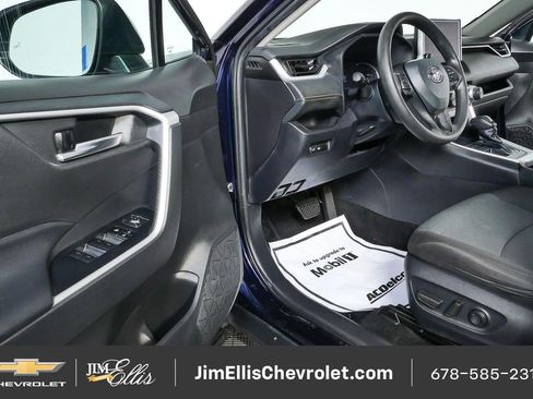 Used 2024 Toyota RAV4 XLE FWD image 8