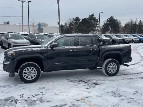 Used 2025 Toyota Tacoma SR5 image 2