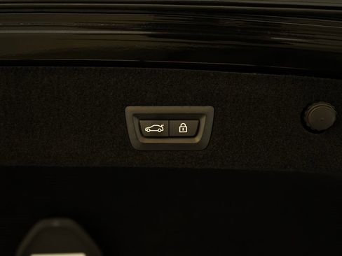 Used 2022 BMW 750i xDrive w/ Executive Package image 35