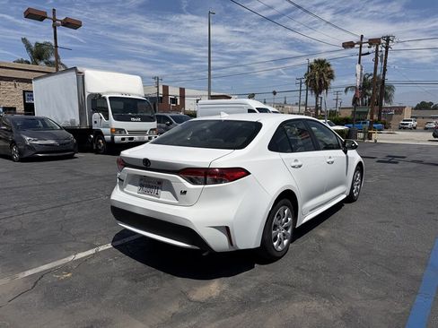 Used 2022 Toyota Corolla LE w/ Carpet Mat Package (TMS) FWD image 4