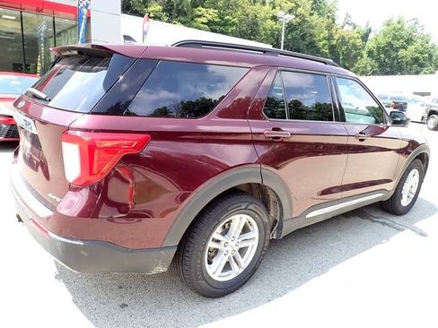 Used 2022 Ford Explorer XLT AWD/4WD image 3