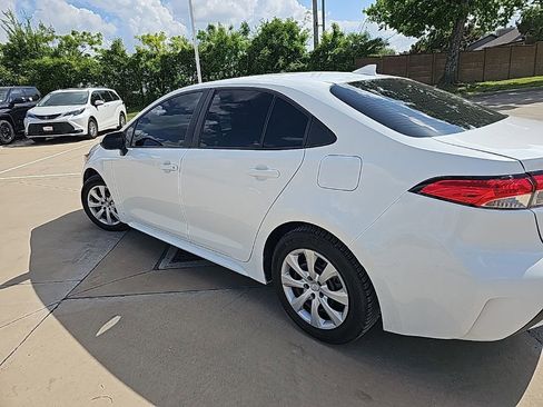 Used 2022 Toyota Corolla LE w/ Carpet Mat Package (TMS) image 4