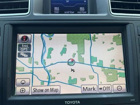 Used 2012 Toyota Highlander Limited w/ Tow Pkg image 16