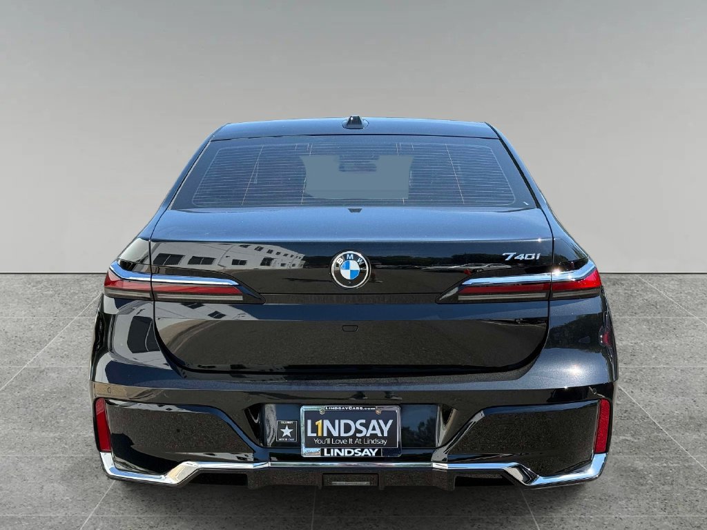 Used 2023 BMW 740i RWD image 11
