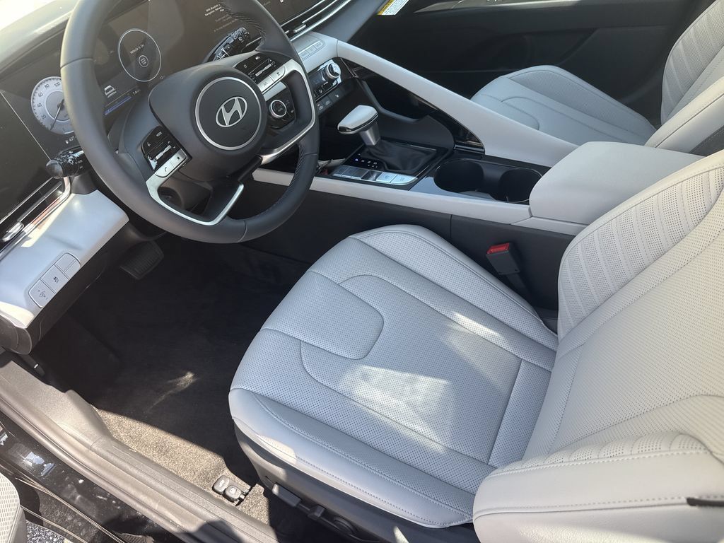 New 2026 Hyundai Elantra Limited FWD image 9
