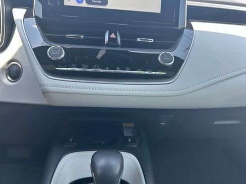Used 2025 Toyota Corolla XSE FWD image 19
