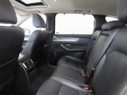 Used 2025 MAZDA CX-70 3.3 Turbo w/ Preferred Package AWD/4WD image 16
