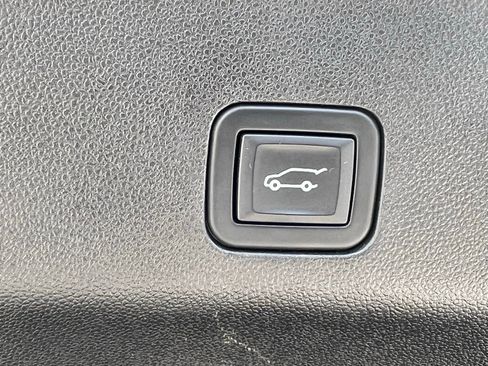 Used 2024 Chevrolet Suburban LT image 17