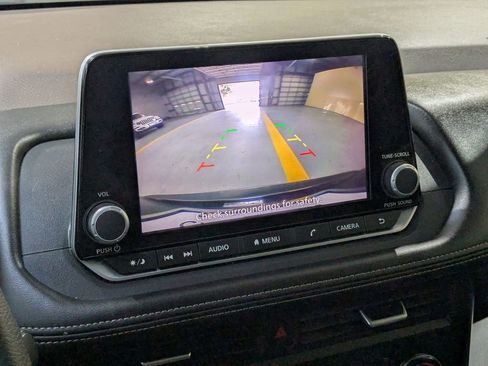 Used 2023 Nissan Rogue S image 20