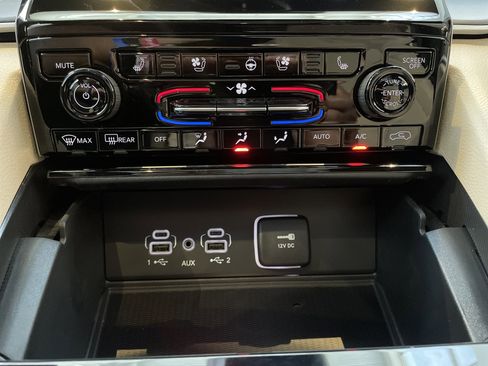 New 2025 Jeep Grand Cherokee Limited w/ Luxury Tech Group II image 29