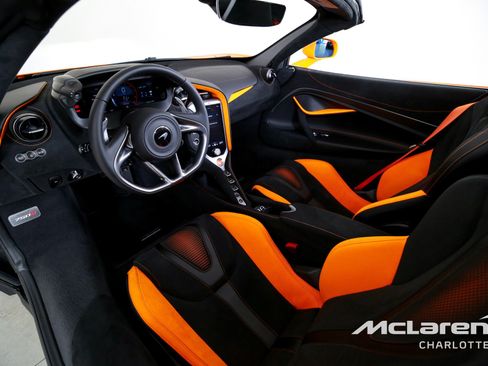 Used 2026 McLaren 750S Spider RWD image 14