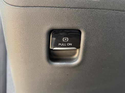 Used 2025 Lincoln Navigator L Reserve AWD/4WD image 39