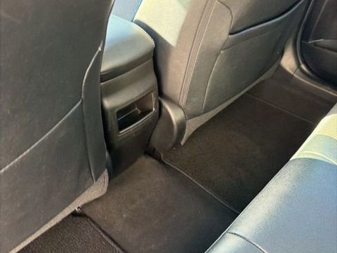 Used 2018 Toyota Corolla SE w/ SE Premium Package image 12