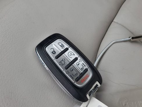 Used 2017 Chrysler Pacifica Touring-L image 28