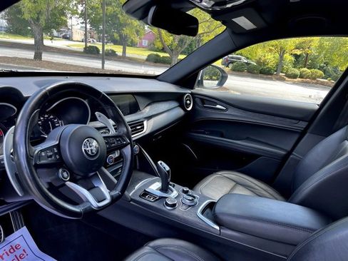 Used 2022 Alfa Romeo Stelvio Sprint image 15