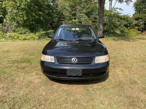 Used 1999 Volkswagen Passat GLS image 16