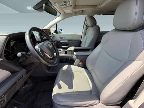 Used 2021 Toyota Sienna XLE FWD image 5