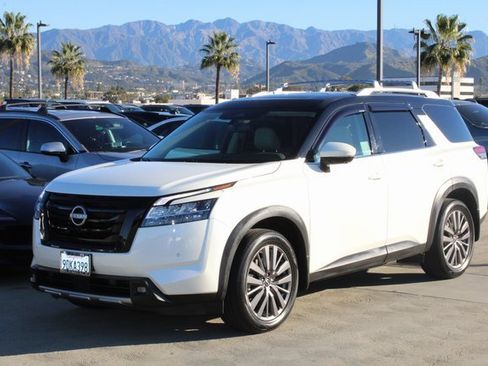 Used 2022 Nissan Pathfinder SL w/ SL Premium Package image 3